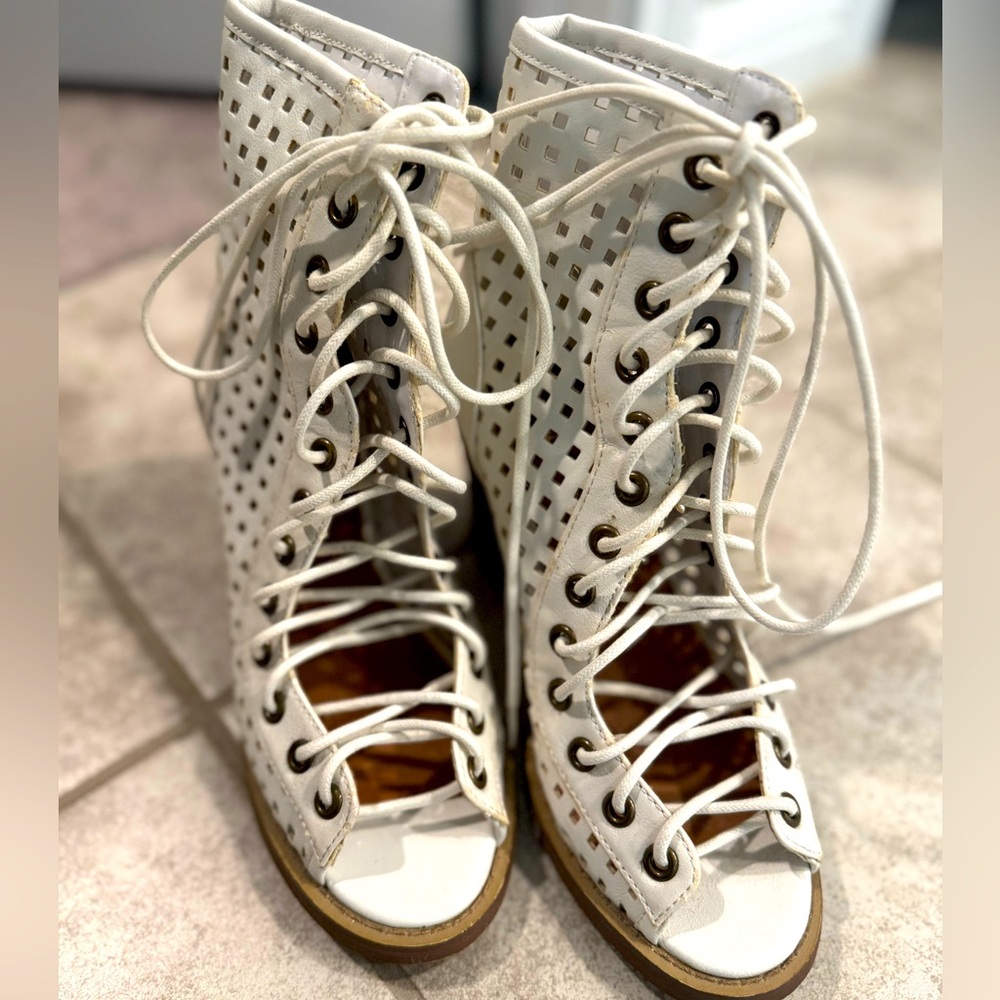 Nasty Gal shoe cult